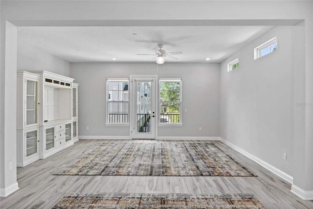 For Sale: $575,000 (3 beds, 3 baths, 1817 Square Feet)