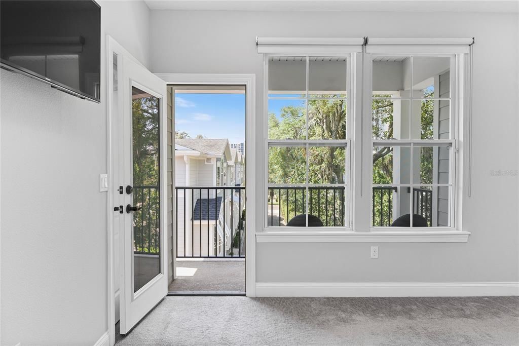 For Sale: $575,000 (3 beds, 3 baths, 1817 Square Feet)