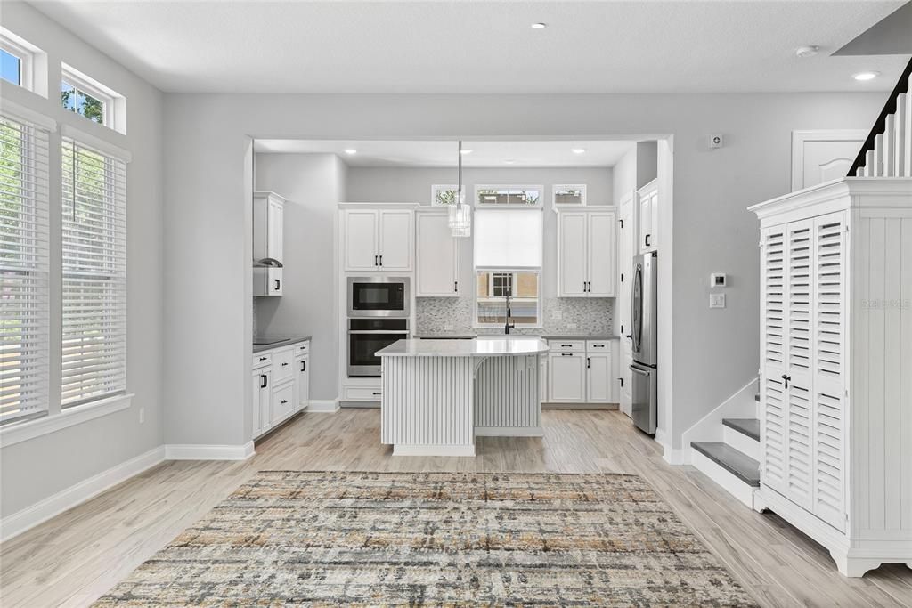 For Sale: $575,000 (3 beds, 3 baths, 1817 Square Feet)