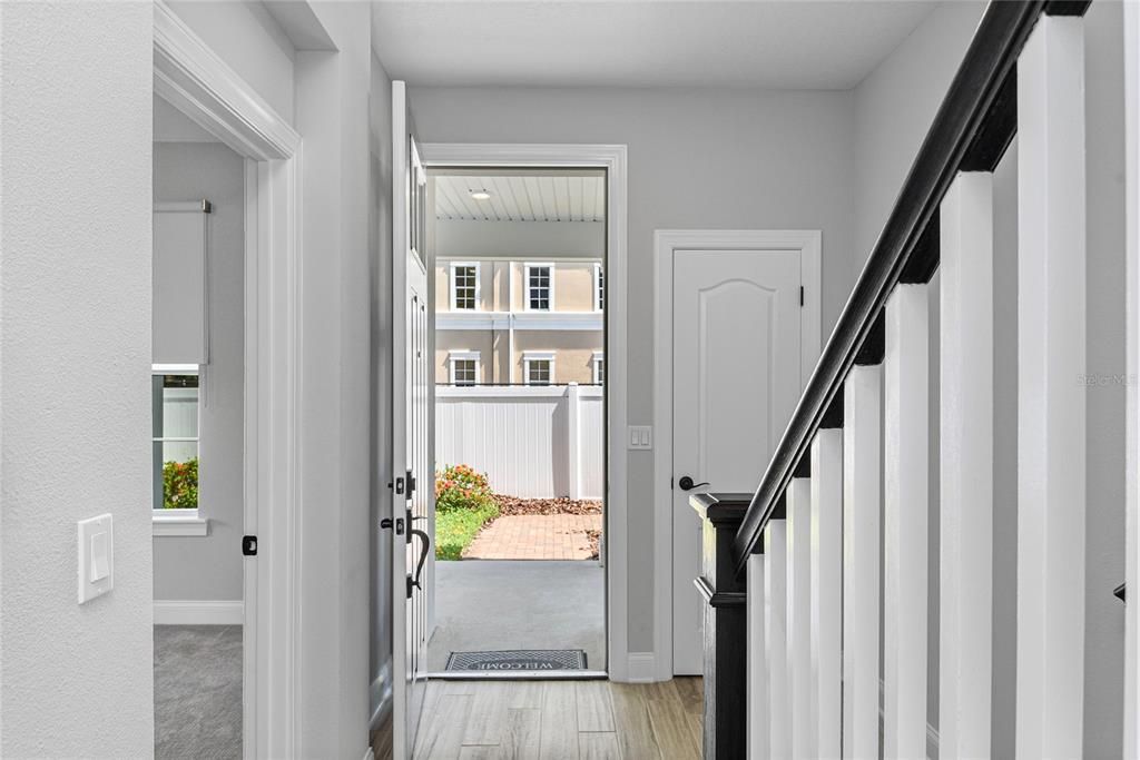 For Sale: $575,000 (3 beds, 3 baths, 1817 Square Feet)