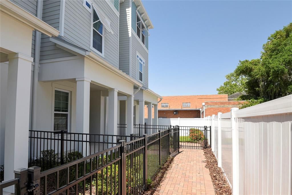 For Sale: $575,000 (3 beds, 3 baths, 1817 Square Feet)