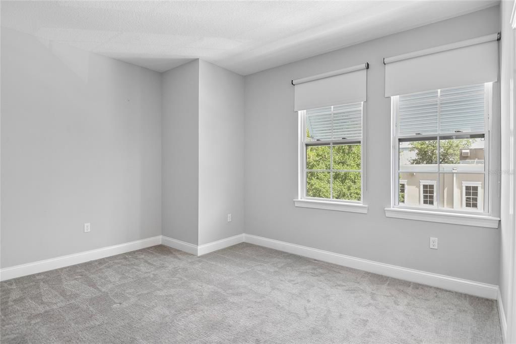 For Sale: $575,000 (3 beds, 3 baths, 1817 Square Feet)