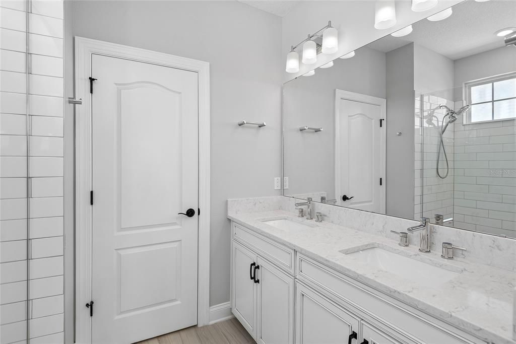 For Sale: $575,000 (3 beds, 3 baths, 1817 Square Feet)