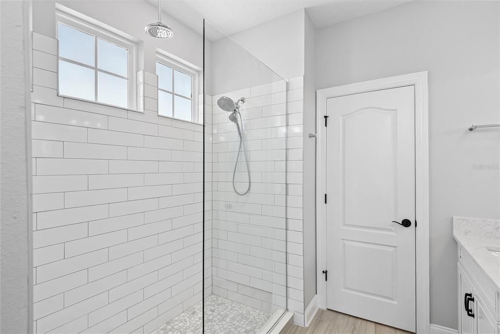 For Sale: $575,000 (3 beds, 3 baths, 1817 Square Feet)