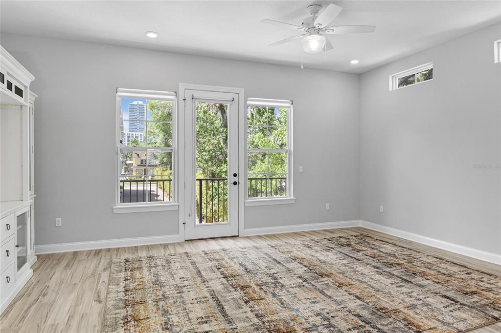 For Sale: $575,000 (3 beds, 3 baths, 1817 Square Feet)