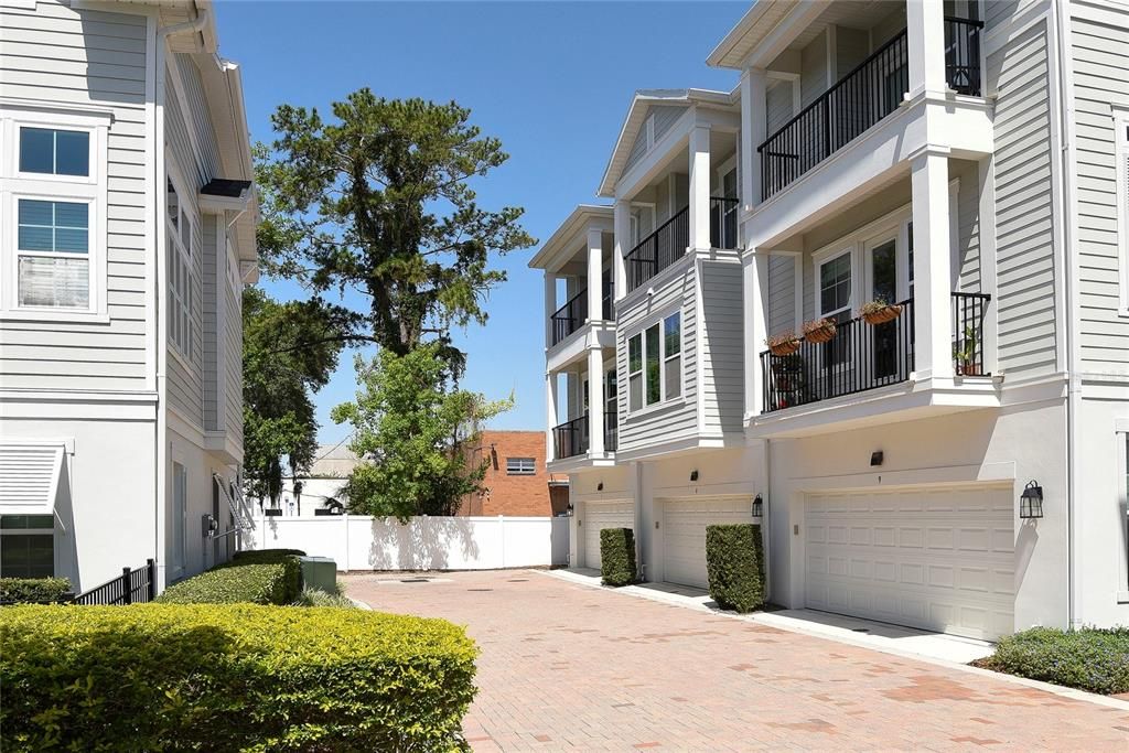 For Sale: $575,000 (3 beds, 3 baths, 1817 Square Feet)