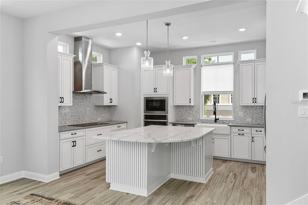 For Sale: $575,000 (3 beds, 3 baths, 1817 Square Feet)