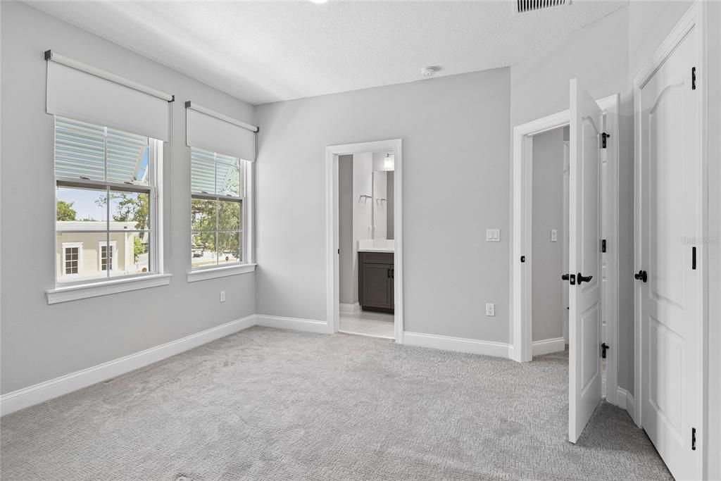 For Sale: $575,000 (3 beds, 3 baths, 1817 Square Feet)