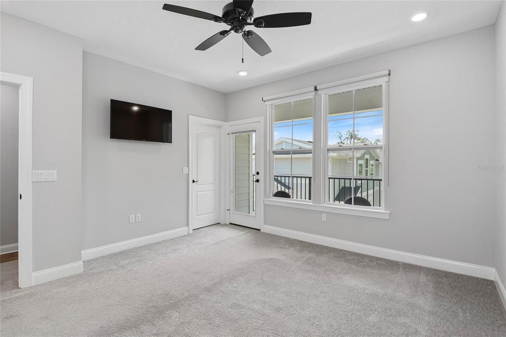 For Sale: $575,000 (3 beds, 3 baths, 1817 Square Feet)