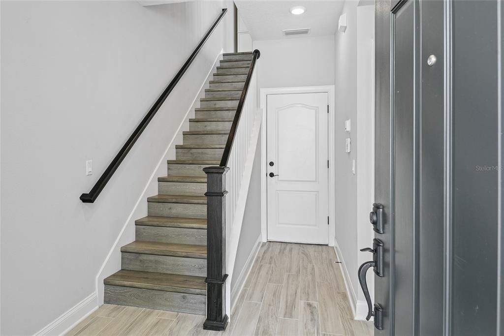 For Sale: $575,000 (3 beds, 3 baths, 1817 Square Feet)