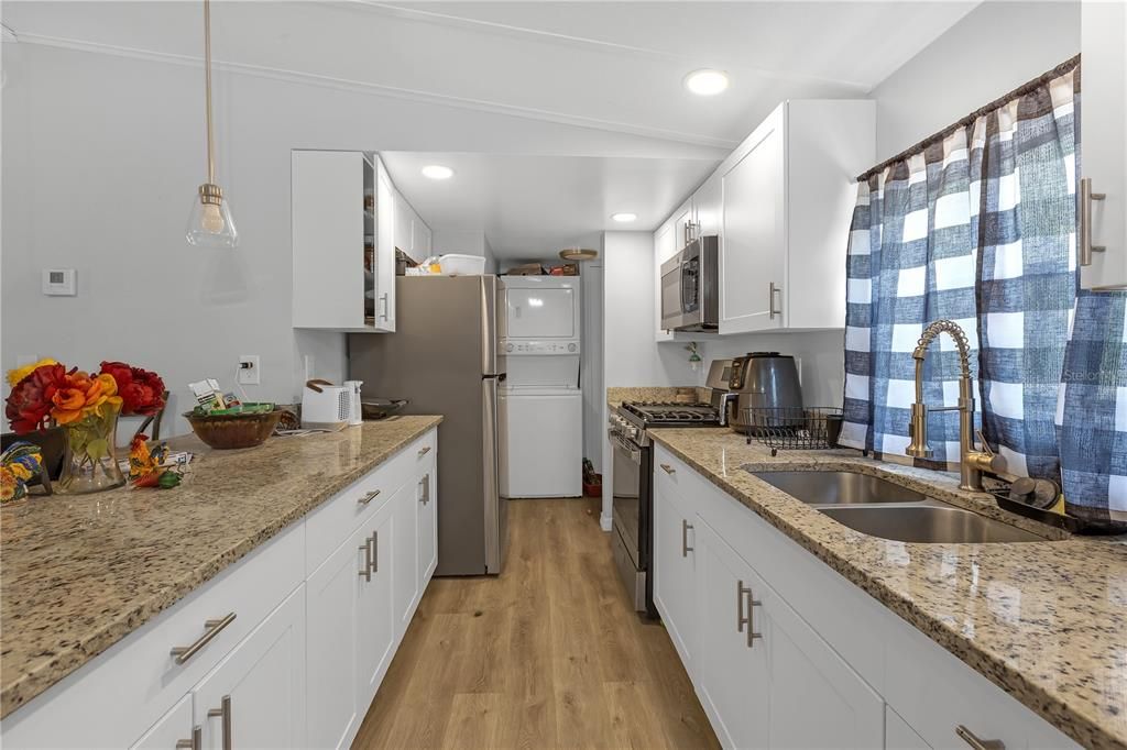 На продажу: $129,900 (3 спален, 2 ванн, 864 Квадратных фут)