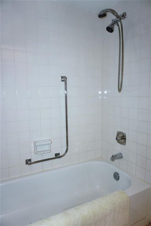 For Sale: $143,500 (2 beds, 1 baths, 825 Square Feet)