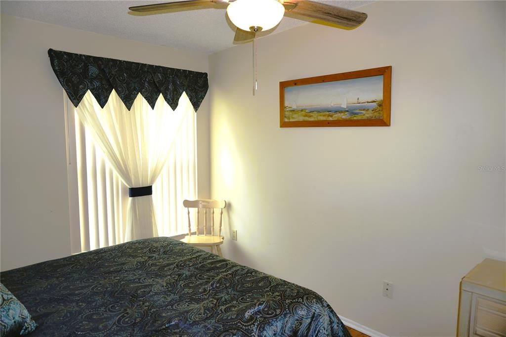 For Sale: $143,500 (2 beds, 1 baths, 825 Square Feet)