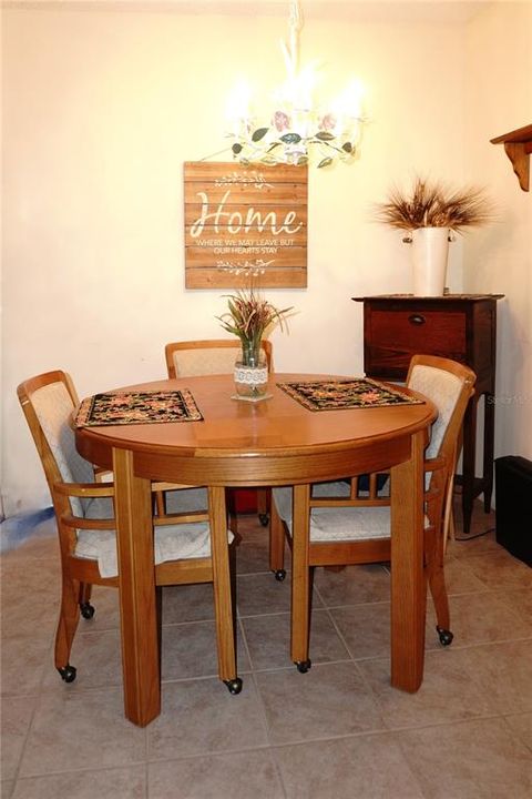 For Sale: $143,500 (2 beds, 1 baths, 825 Square Feet)