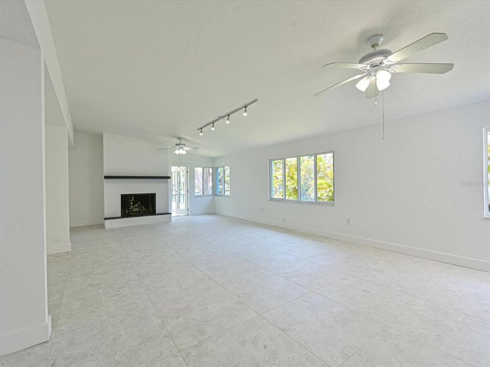 For Sale: $1,999,000 (2 beds, 3 baths, 2823 Square Feet)