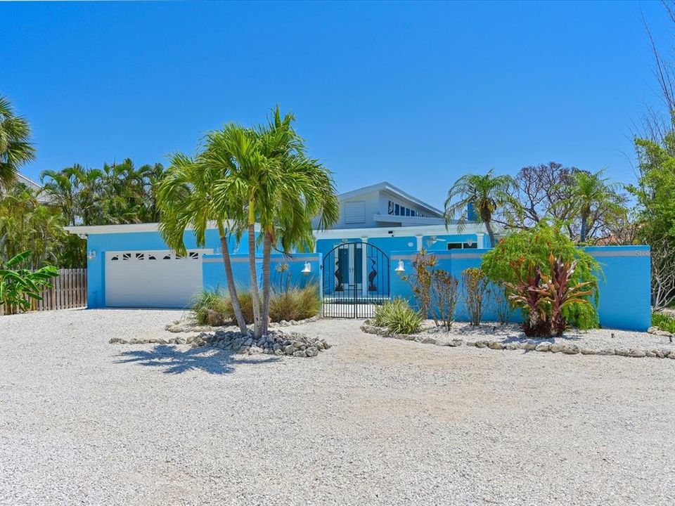 For Sale: $1,999,000 (2 beds, 3 baths, 2823 Square Feet)