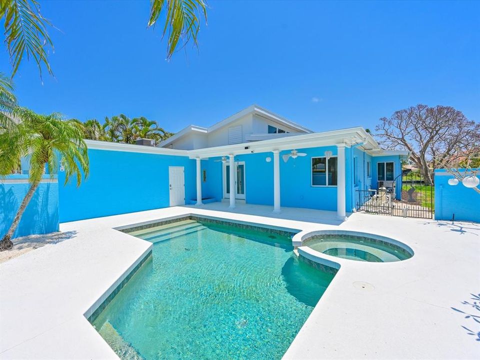 For Sale: $1,999,000 (2 beds, 3 baths, 2823 Square Feet)