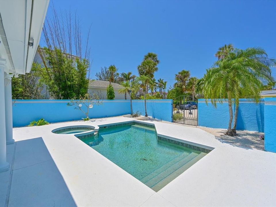 For Sale: $1,999,000 (2 beds, 3 baths, 2823 Square Feet)