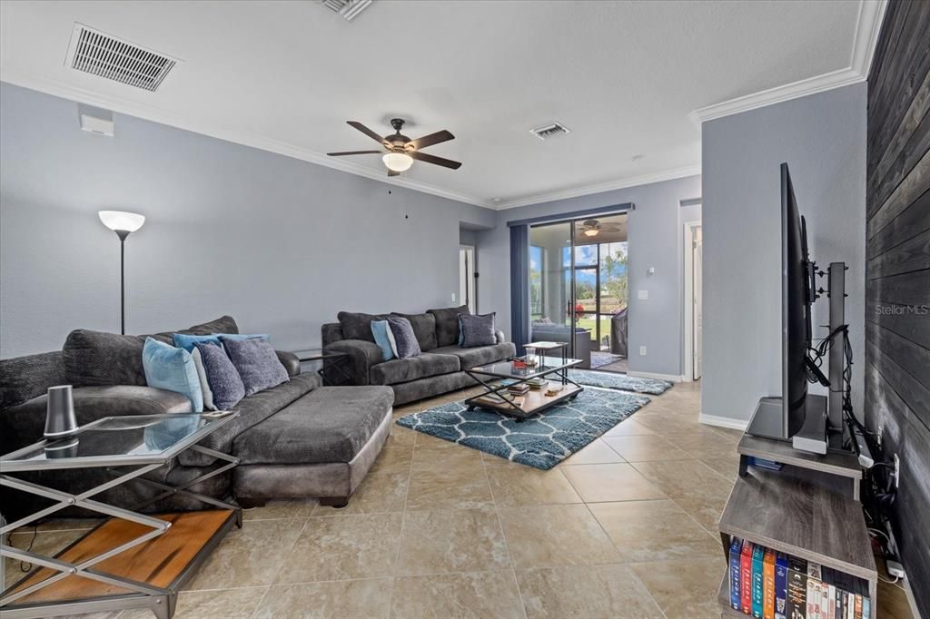 Active With Contract: $400,000 (3 beds, 2 baths, 1649 Square Feet)