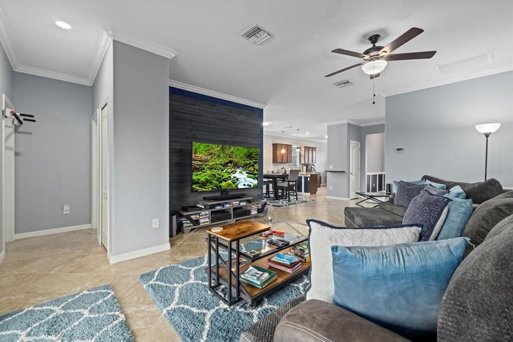 Active With Contract: $400,000 (3 beds, 2 baths, 1649 Square Feet)