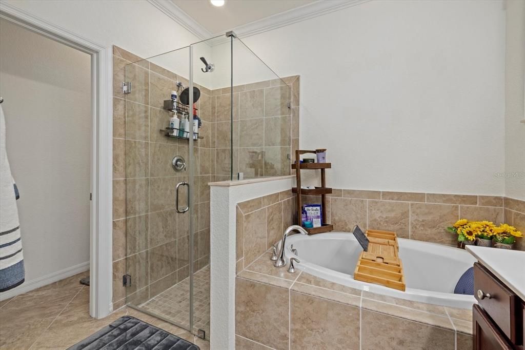 Active With Contract: $400,000 (3 beds, 2 baths, 1649 Square Feet)