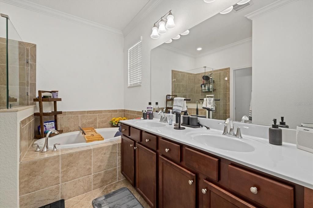 Active With Contract: $400,000 (3 beds, 2 baths, 1649 Square Feet)