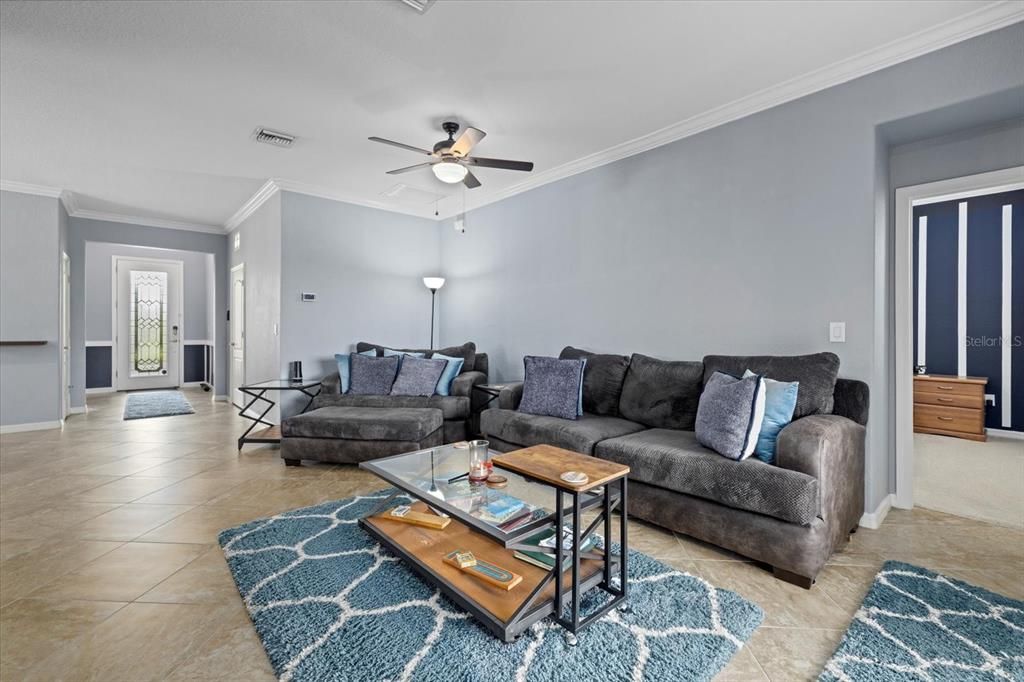 Active With Contract: $400,000 (3 beds, 2 baths, 1649 Square Feet)