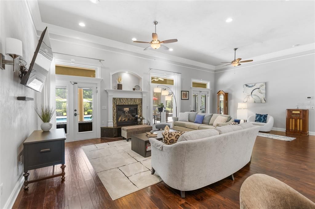 En Venta: $1,145,000 (4 camas, 3 baños, 3278 Pies cuadrados)