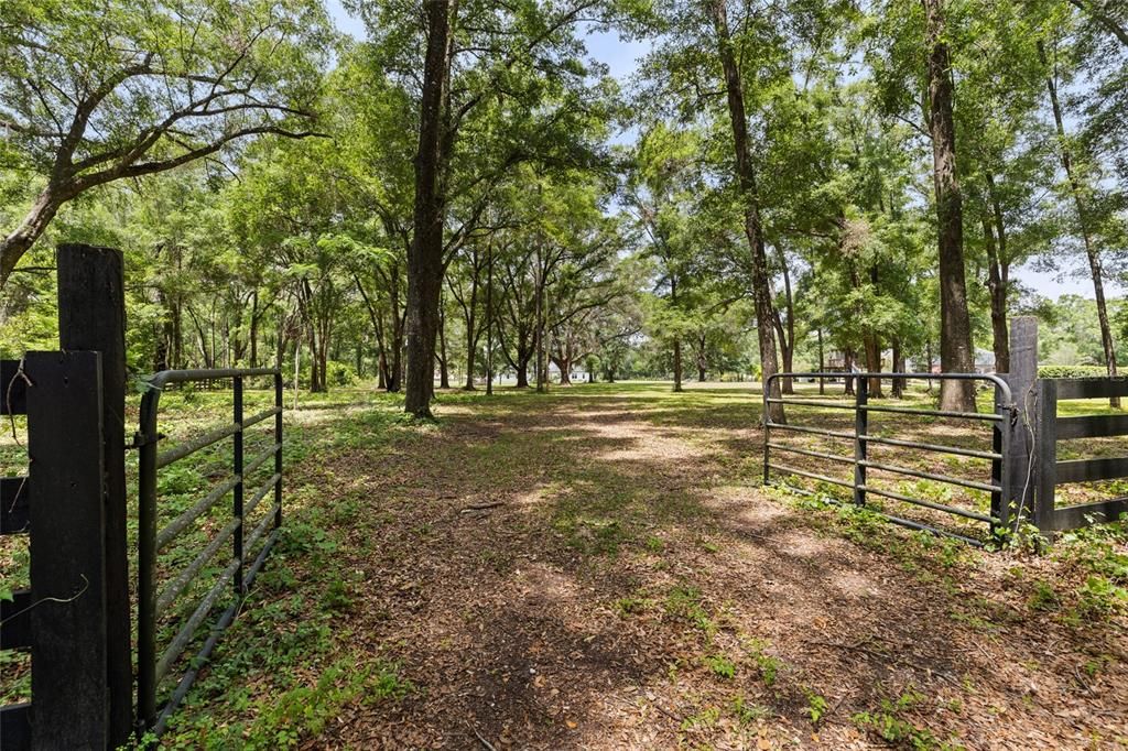 En Venta: $1,145,000 (4 camas, 3 baños, 3278 Pies cuadrados)