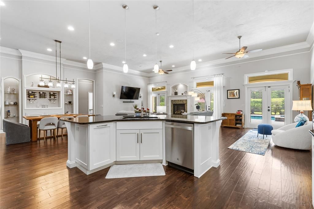 En Venta: $1,145,000 (4 camas, 3 baños, 3278 Pies cuadrados)