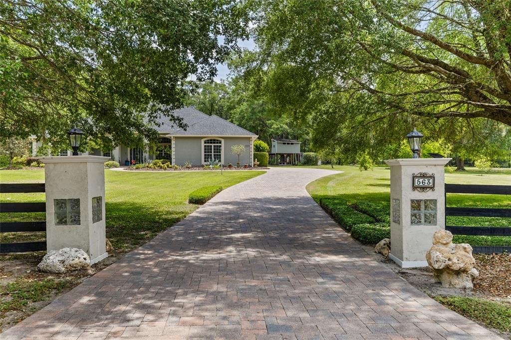 En Venta: $1,145,000 (4 camas, 3 baños, 3278 Pies cuadrados)