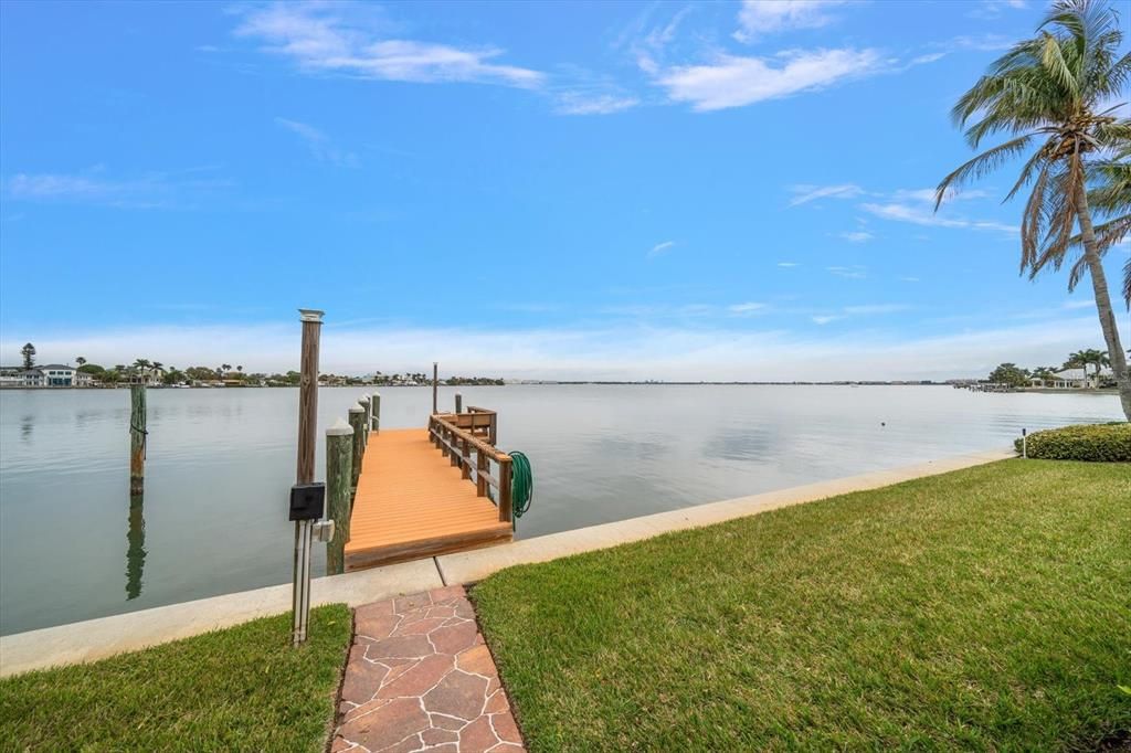 En Venta: $1,700,000 (0.25 acres)