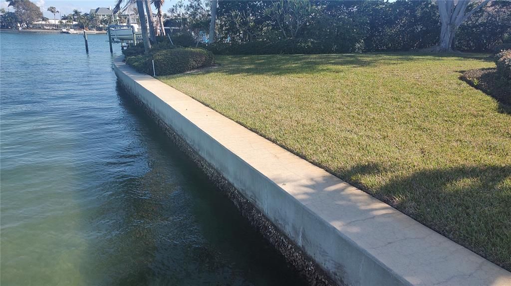 En Venta: $1,700,000 (0.25 acres)