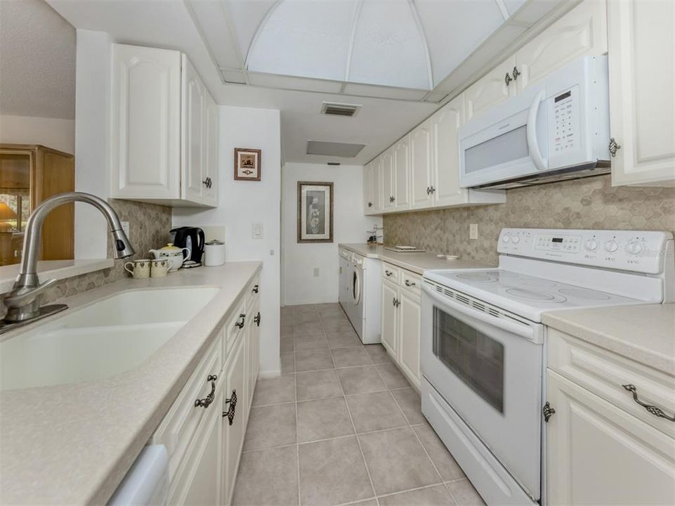 待售: $225,000 (2 贝兹, 2 浴室, 1120 平方英尺)