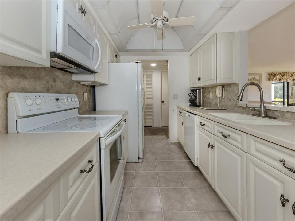 待售: $225,000 (2 贝兹, 2 浴室, 1120 平方英尺)