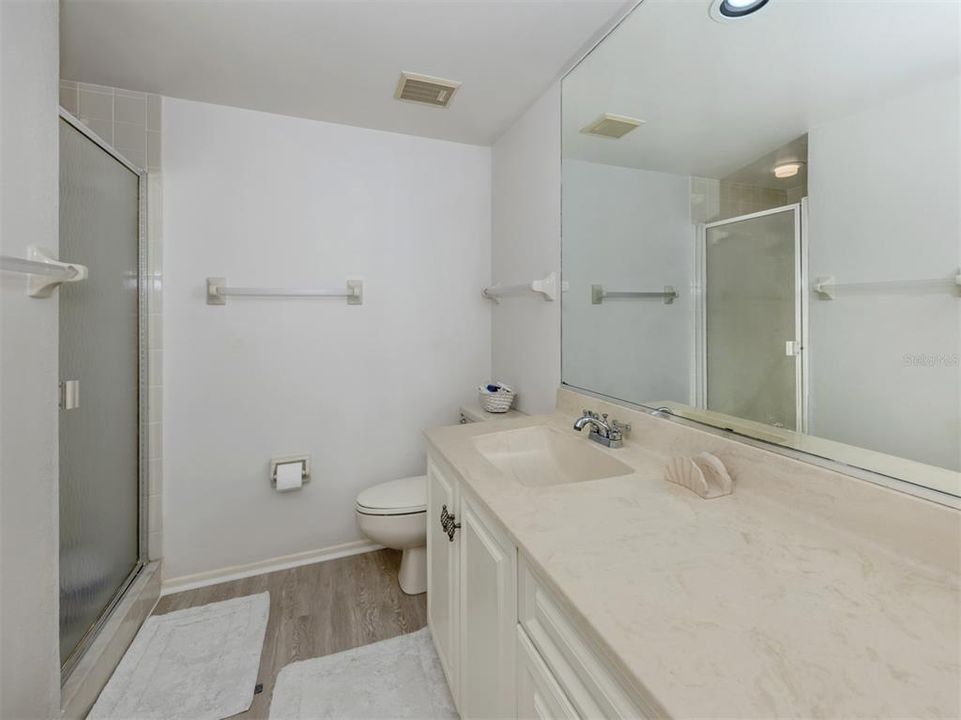 待售: $225,000 (2 贝兹, 2 浴室, 1120 平方英尺)