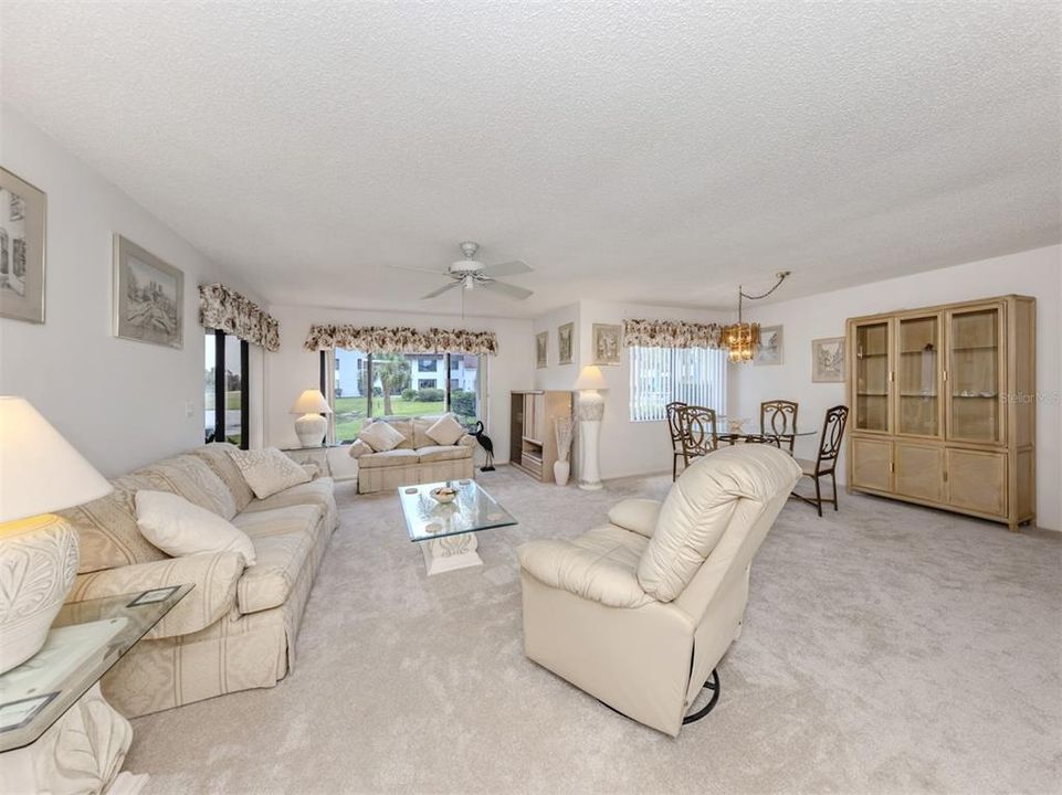 待售: $225,000 (2 贝兹, 2 浴室, 1120 平方英尺)