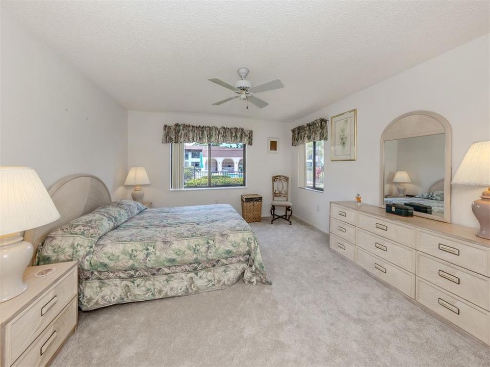 待售: $225,000 (2 贝兹, 2 浴室, 1120 平方英尺)