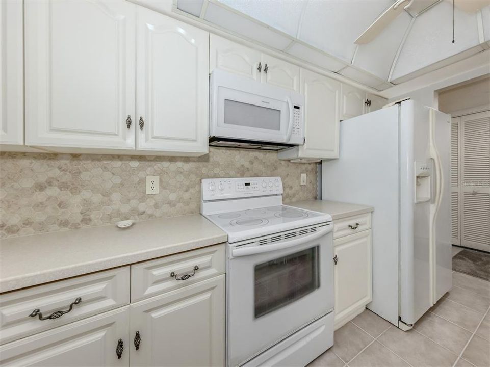 待售: $225,000 (2 贝兹, 2 浴室, 1120 平方英尺)