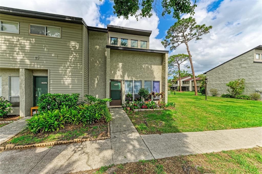 For Sale: $126,900 (1 beds, 1 baths, 768 Square Feet)