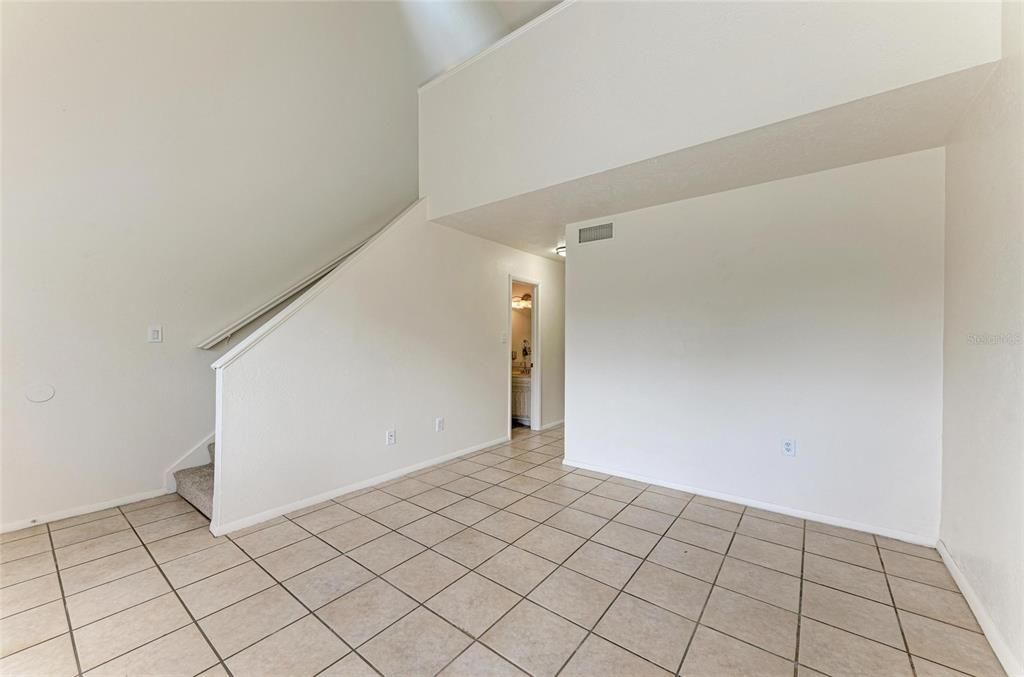 For Sale: $126,900 (1 beds, 1 baths, 768 Square Feet)