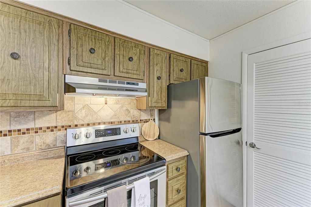For Sale: $126,900 (1 beds, 1 baths, 768 Square Feet)