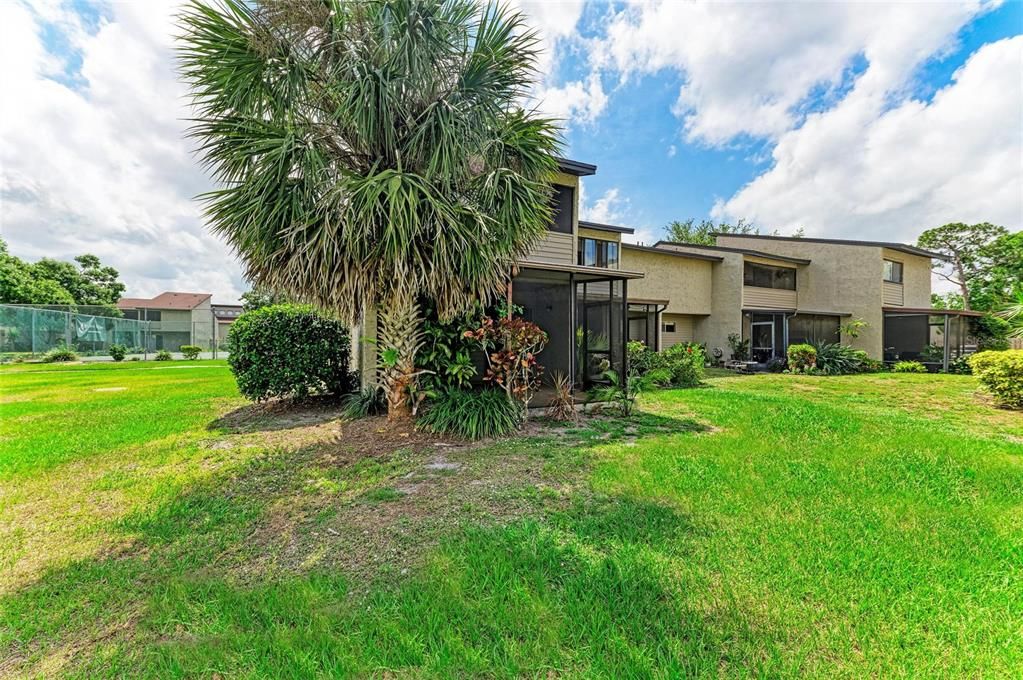 For Sale: $126,900 (1 beds, 1 baths, 768 Square Feet)