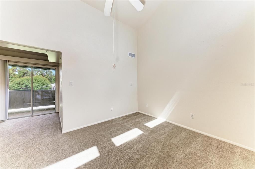 For Sale: $126,900 (1 beds, 1 baths, 768 Square Feet)