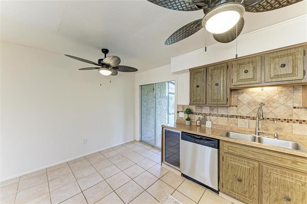 For Sale: $126,900 (1 beds, 1 baths, 768 Square Feet)