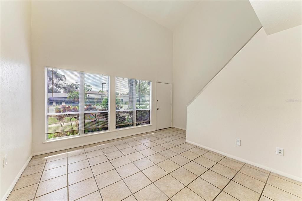 For Sale: $126,900 (1 beds, 1 baths, 768 Square Feet)