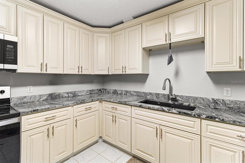 For Sale: $490,000 (2 beds, 2 baths, 1860 Square Feet)