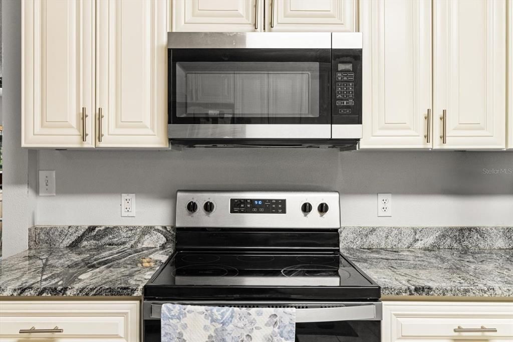 For Sale: $490,000 (2 beds, 2 baths, 1860 Square Feet)