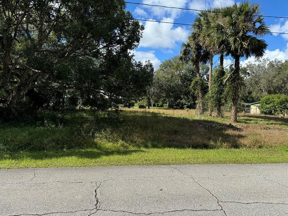 На продажу: $100,000 (0.55 acres)