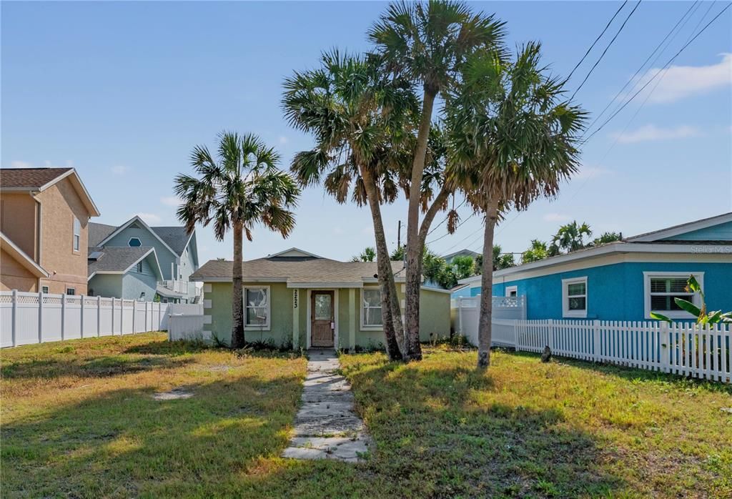 Recently Sold: $339,000 (2 beds, 1 baths, 936 Square Feet)